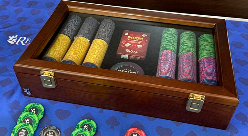Maleta de Madeira com Fichas de Poker Personalizadas em Cerâmica